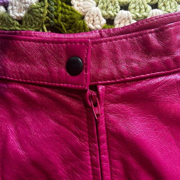 Vintage fuschia leather skirt - Picture 3 of 6